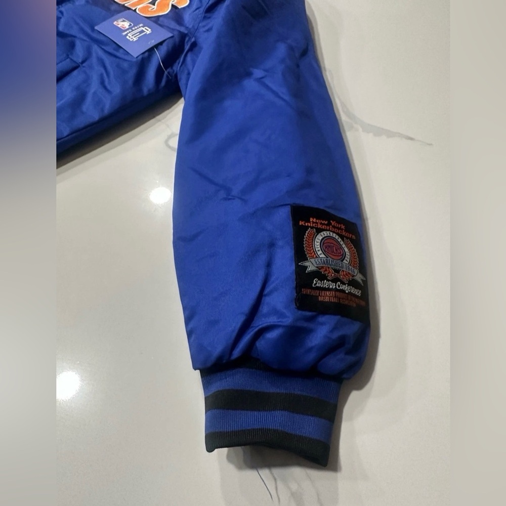 Knicks (New) Bomber Jacket size med - Picture 7 of 8